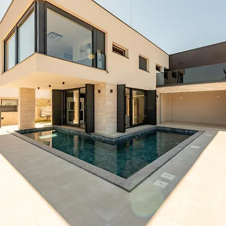 House With A Swimming Pool - Lozice, - 27818 Nyaraló