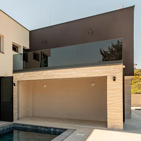Nyaraló House With A Swimming Pool - Lozice, - 27818 *